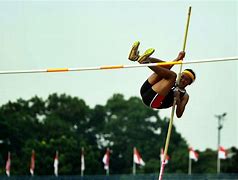 Lompat Galah Termasuk Cabang Olahraga Atletik